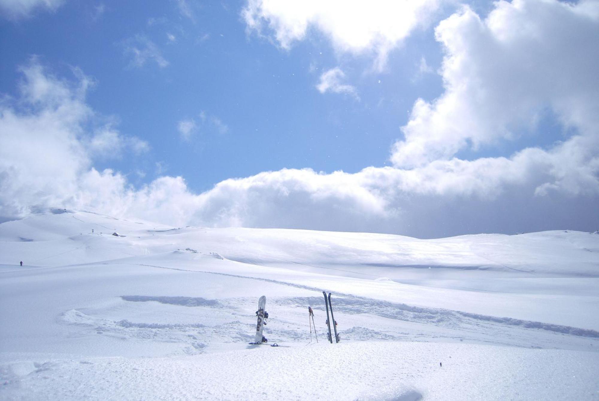 Higashikawa Asahidake Onsen Hotel Bear Monte Екстериор снимка