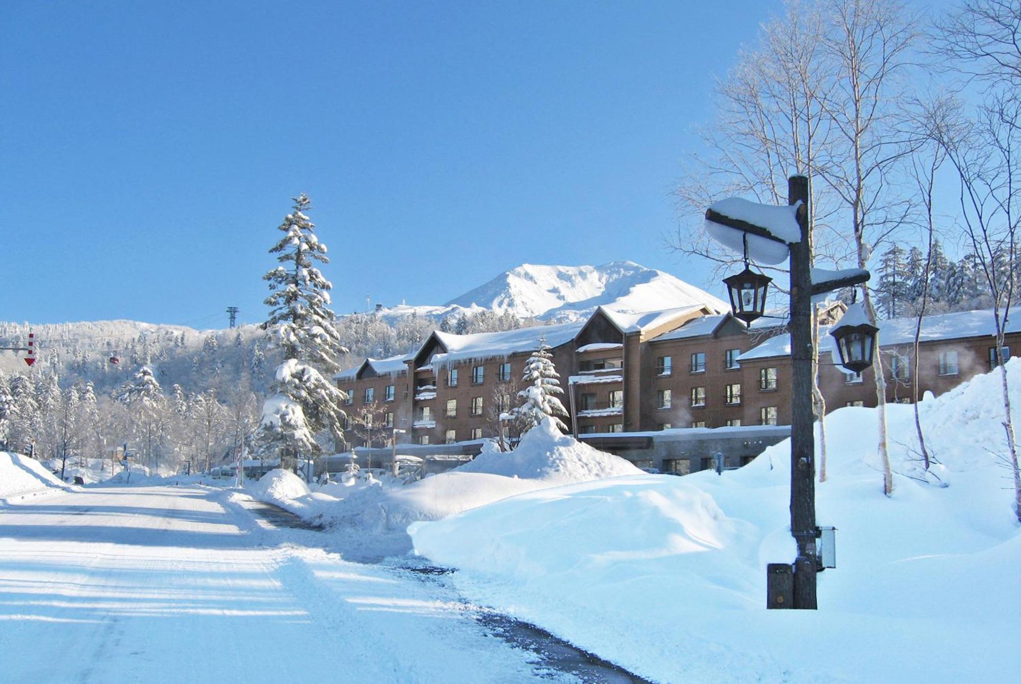 Higashikawa Asahidake Onsen Hotel Bear Monte Екстериор снимка